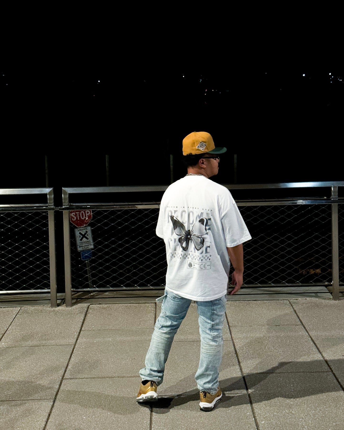 FLOURISH "CHROMEFLY" - OVERSIZED TEE x WHITE